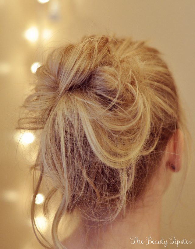 A great Messy Bun Video tutorial that is great for the holidays! 