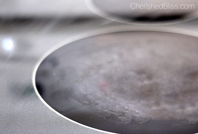 How to Clean a Glass Top Stove and remove the burnt residue. Click through for instructions! 