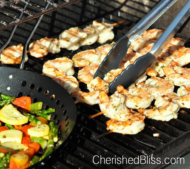 Lemon and Herb Shrimp Skewers and a colorful grilled vegetable medley is a great way to start grilling season! Plus a OXO and The Shrimp Council Giveaway!