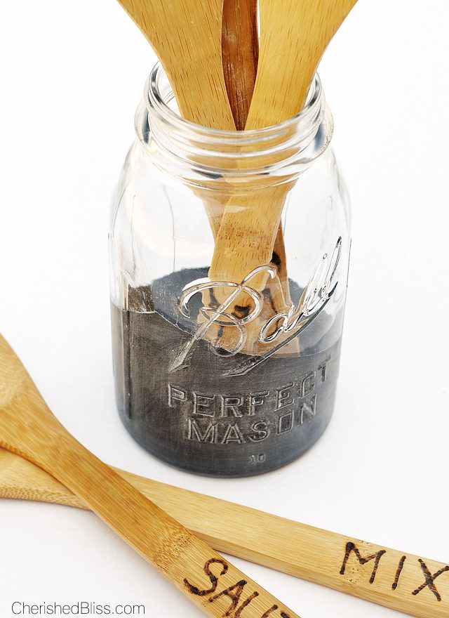 Add a little character to your kitchen with this DIY Mason Jar Utensil Holder with a "dipped" chalkboard accent! 