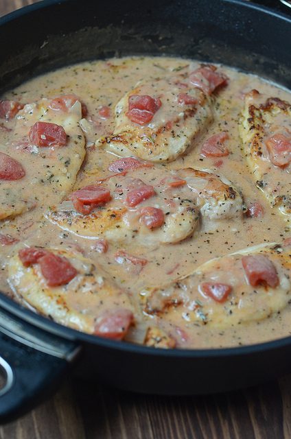 skillet herbed chicken and tomatoes