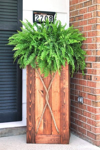 Build this Easy DIY Wooden Planter to add instant curb appeal to your home!