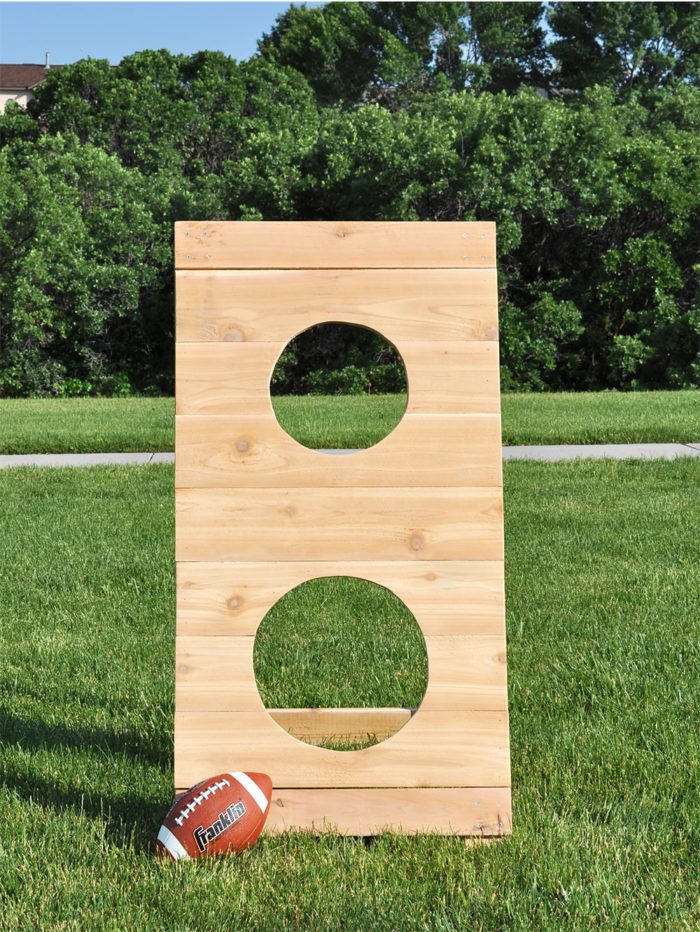Backyard Games: Learn how to build this DIY Football Toss Game following this simple tutorial. A perfect Father's Day gift idea!! 