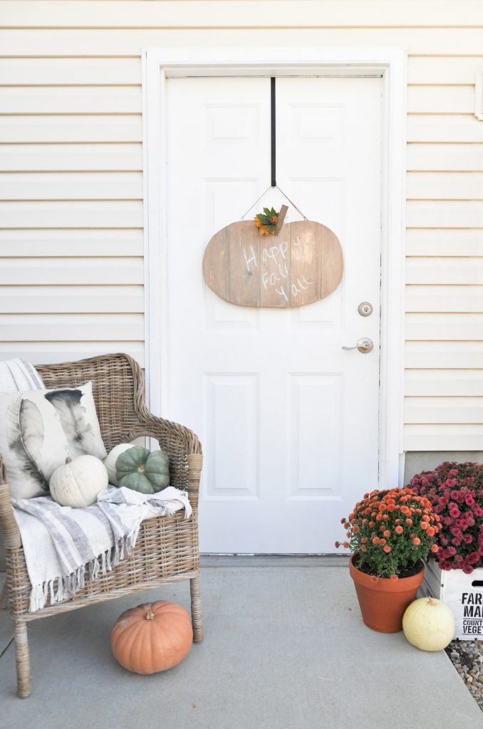 Learn how to build this Rustic Pumpkin Door Hanger. This tutorial can easily be transitioned for any seasonal character. Your imagination is the limit! 
