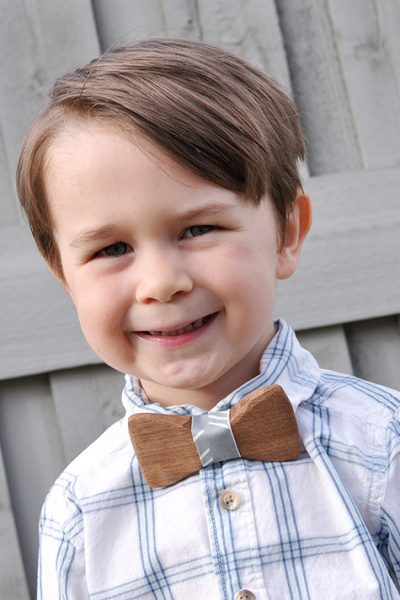 Learn how to make this adorable DIY Wooden Bow Tie! It makes the perfect photo prop for any boy (or man) in your life!