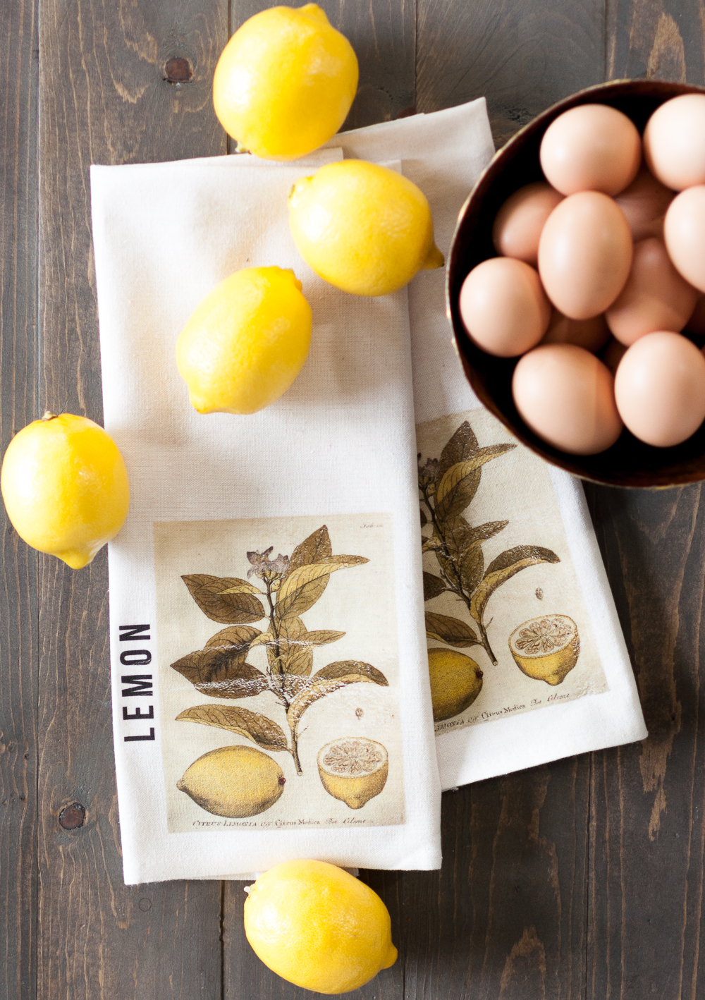 Welcome Spring into your Kitchen with this easy to make DIY Lemon Kitchen Towel Tutorial. This would make an adorable housewarming gift or maybe just keep it for yourself! 