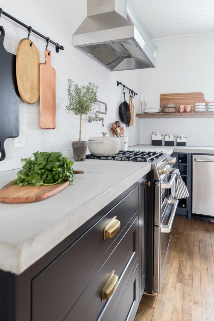 This guide will walk you through the steps of how to plan a kitchen remodel, and with the free printable you can organize your thoughts and get started!  