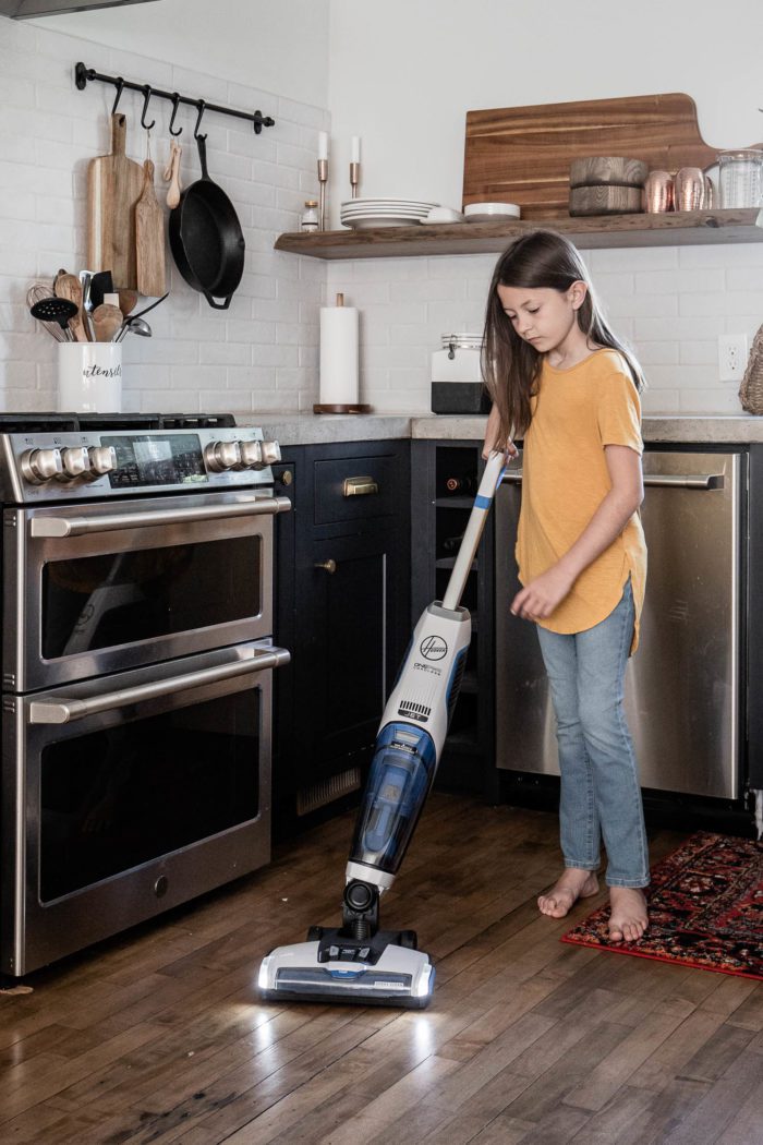 How to clean your house effectively with this hard floor cleaner from Hoover. 