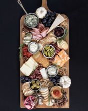 How to Build a Charcuterie Board | Holiday Entertaining