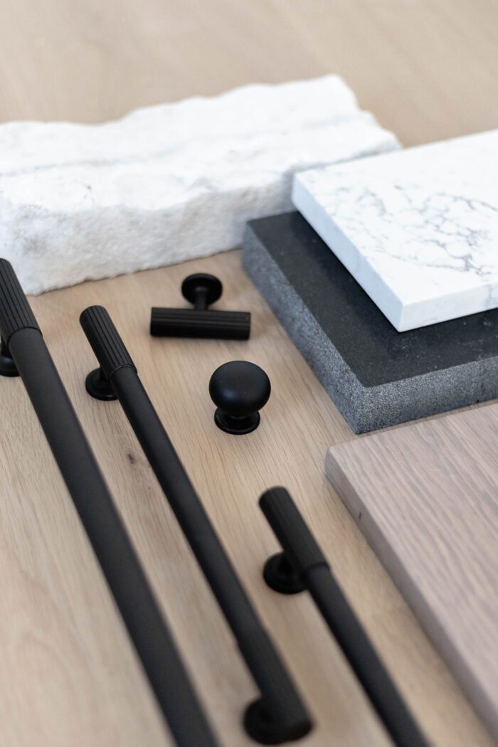 black kitchen hardware paired with stone, marble and granite. 